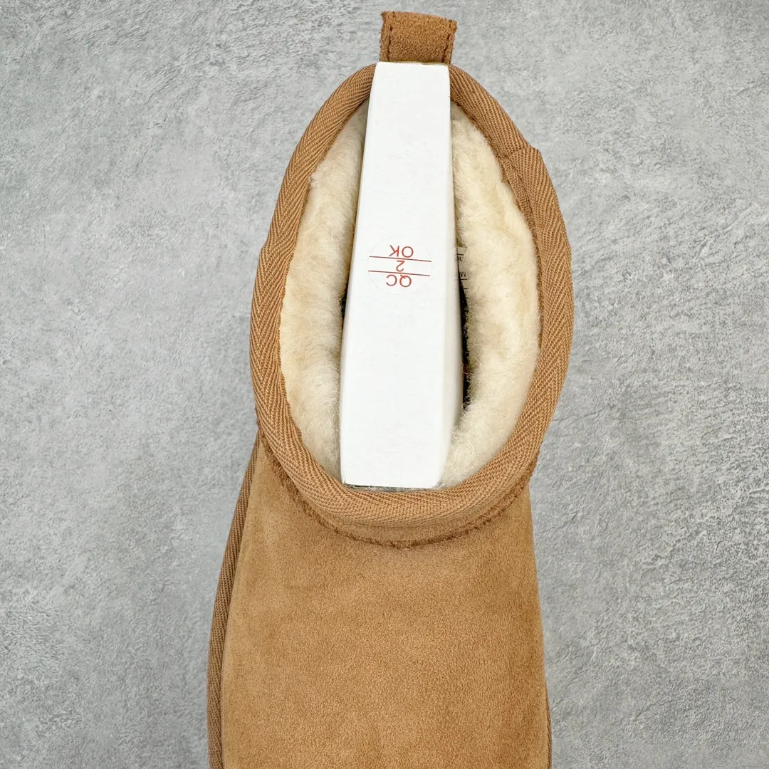 Pick up locally💰520 UGG 5092 Zhou Dongyu Mini thick-soled autumn and winter sheep fur integrated snow boots. All shoes are made from the same factory as ZP. Longfeng A-grade Australian imported sheep fur integrated women's boots. Brand OEM production line. Fully follow the ZP process. OEM original pattern maker. Adhering to the principle of no original shoes and no development selection. Pay attention to every detail. The most authentic version on the market. TREADLITE "Light Wing" technology outsole. Lightweight/durable/flexible/pile size: 35 36 37 38 39 40 41 42 Coding: by2936090